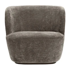 Gubi Stay Lounge Chair - Plinth Base 30 Gubi Stay Lounge Chair - Plinth Base -Danish Design Store Stay LoungeChair 85 Belsuede 014 Front 14734515 79f7 4059 a77c b6712e2edd8b