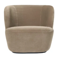 Gubi Stay Lounge Chair - Plinth Base 27 Gubi Stay Lounge Chair - Plinth Base -Danish Design Store Stay LoungeChair 85 GubiVelvet 208 Front 066d1b34 e642 489d a954 8db8e5b7d659