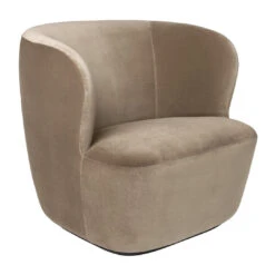 Gubi Stay Lounge Chair - Plinth Base 36 Gubi Stay Lounge Chair - Plinth Base -Danish Design Store Stay LoungeChair 85 GubiVelvet 208 Side 80bcfc1f cba0 4b0a 93d3 a8860ea4cfbe