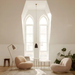 Gubi Grossman Gräshoppa Pendant 35 Gubi Grossman Gräshoppa Pendant -Danish Design Store TrefleStool GrashoppaFloorLamp PachaLoungeChair GrashoppaPendant IOICoffeeTable On vertical