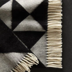 Verpan Mirror Throw Blanket 17 Verpan Mirror Throw Blanket -Danish Design Store VERPAN MIRROR BLACK ART HR