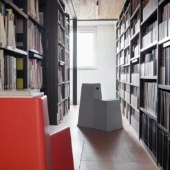 Vitra Stool-Tool 10 Vitra Stool-Tool -Danish Design Store Vitra Stool Tool Konstantin Grcic library 02 2181009 master b8046da2 be14 439a bf63 2cf4c5479633