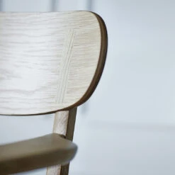 CH26 Dining Chair -Danish Design Store Wegner CH26 detail oak backrest cover cap