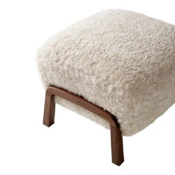 Wulff ATD3 Pouf -Danish Design Store Wulff Pouf ATD3 Oiled Walnut w. Sheepskin Moonlight closeup