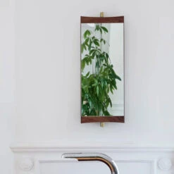 Gubi Vanity Mirror 13 Gubi Vanity Mirror -Danish Design Store ba24c039 b282 4498 8ef6 8cd1d6a3d9fc 750