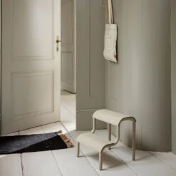 Ferm LIVING Block Mat 21 Ferm LIVING Block Mat -Danish Design Store fermLIVING AW21 UpStepStoolCashmere HangRackBrass BlockMatBlackNature image