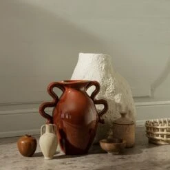 Ferm LIVING Ura Scented Candle -Danish Design Store fermLIVING AW21 VersoTableVaseTerracotta AryMiniVases image baefbcb5 ec49 49d1 935c 56632d2c21cd