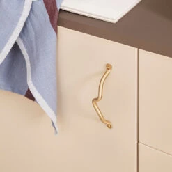 Ferm LIVING Curvature Handle -Danish Design Store fermLIVING CurvatureHandle Brass image b7b89893 e7a1 4678 8c8c 715b2c7c4e17