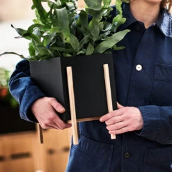 Botanic Pot 11 Botanic Pot -Danish Design Store image5 2704 1081 BotanicPot Detail